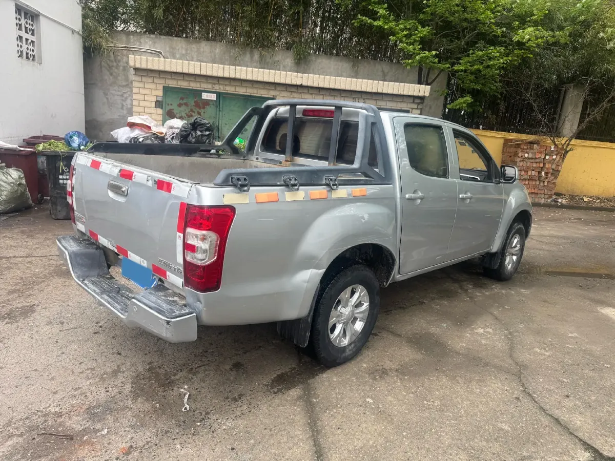 2020 Isuzu Jim 2.4T 211HP L4 5MT,autocango,china used car exporter,china ev exporter,chinese used car exporter,chinese used ev exporter