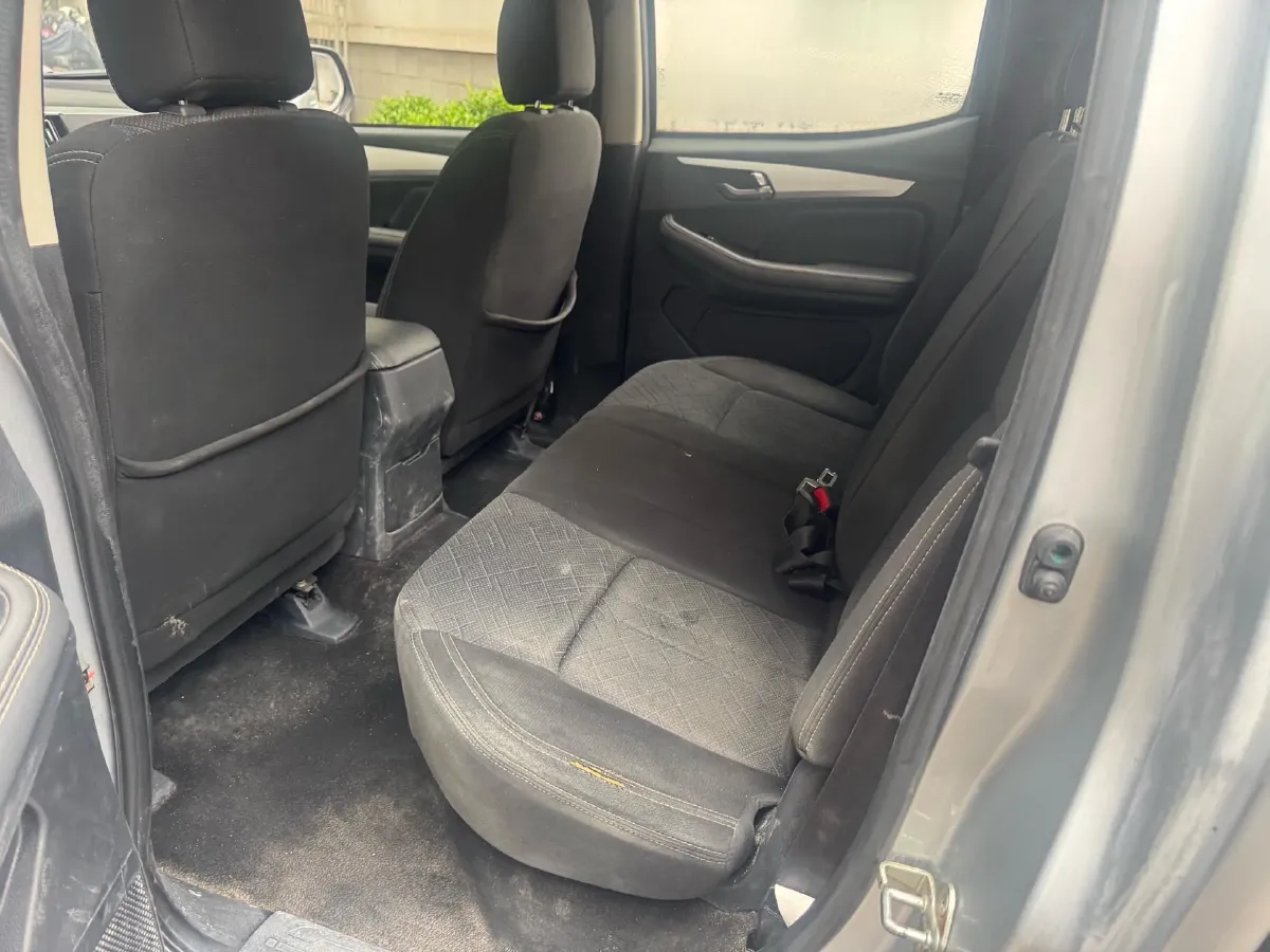 2020 Isuzu Jim 2.4T 211HP L4 5MT,autocango,china used car exporter,china ev exporter,chinese used car exporter,chinese used ev exporter