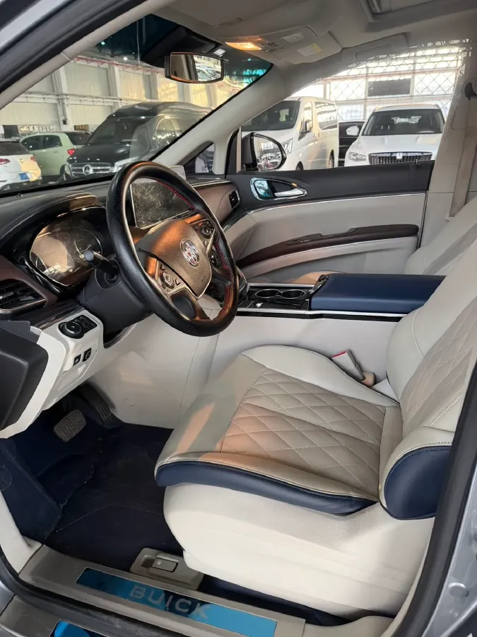 2021 Buick GL8 2.0T 237HP L4 9AT,autocango,china used car exporter,china ev exporter,chinese used car exporter,chinese used ev exporter