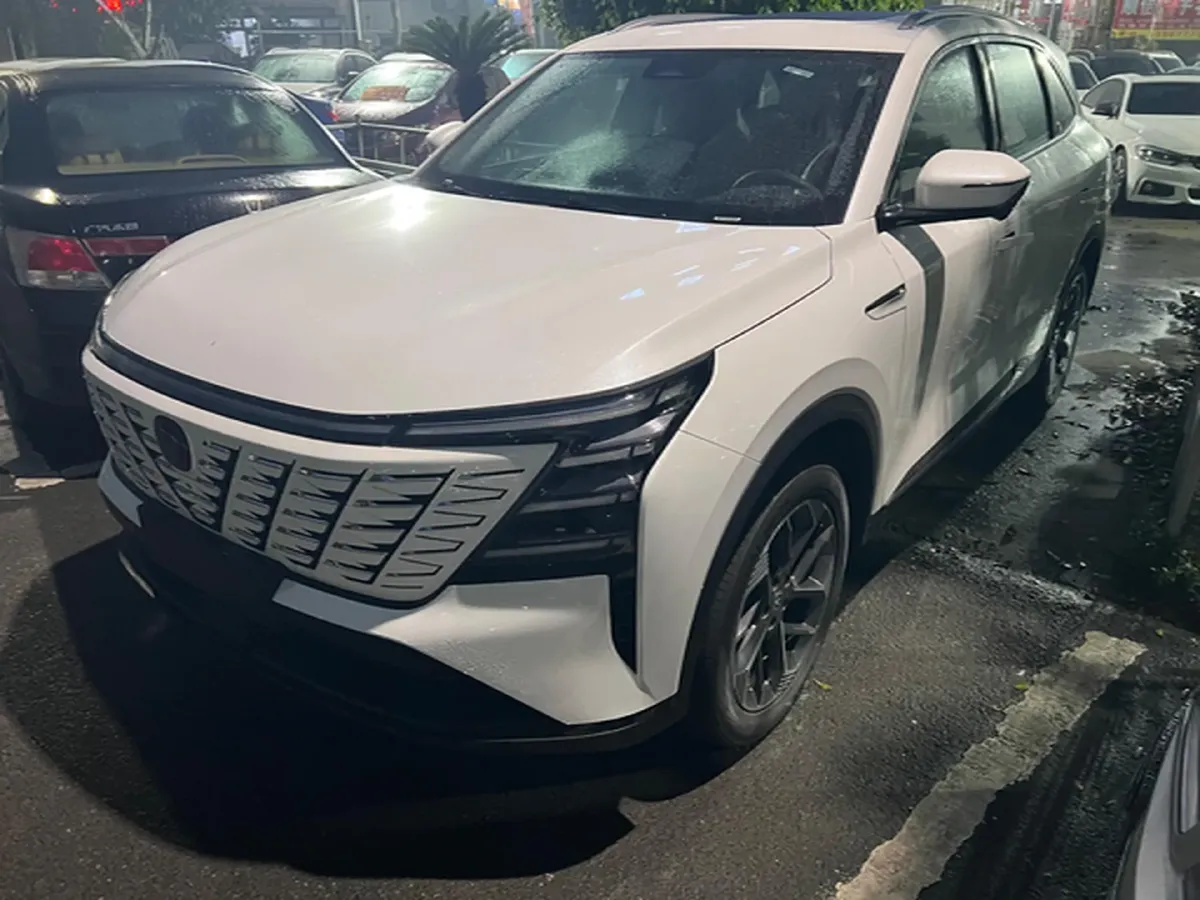 2025 ChangAn CS75 Plus 1.5T 192HP L4 8AT,autocango,china used car exporter,china ev exporter,chinese used car exporter,chinese used ev exporter