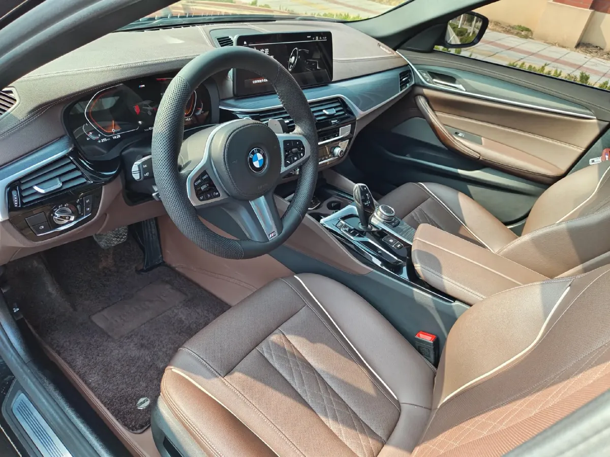 2022 BMW 5 Series 2.0T 252HP L4 8AT,autocango,china used car exporter,china ev exporter,chinese used car exporter,chinese used ev exporter