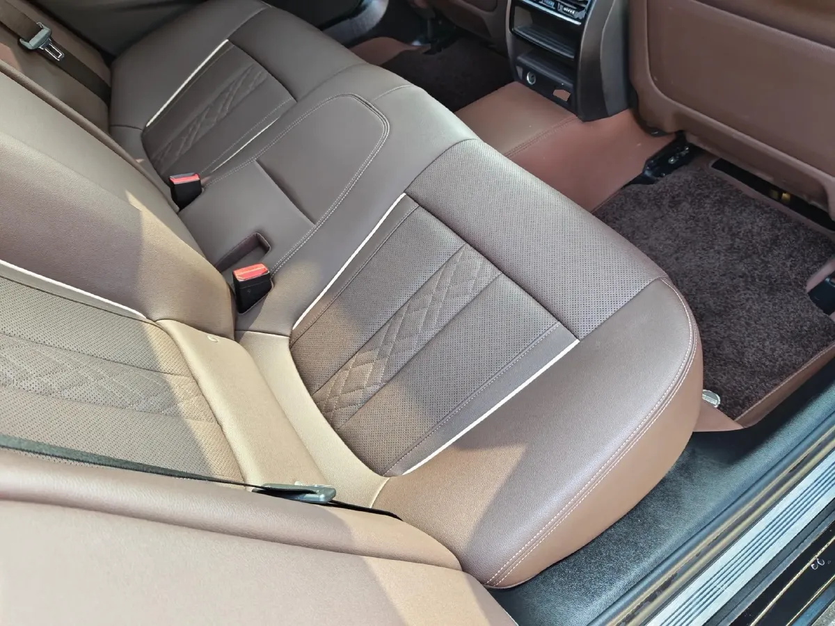 2022 BMW 5 Series 2.0T 252HP L4 8AT,autocango,china used car exporter,china ev exporter,chinese used car exporter,chinese used ev exporter