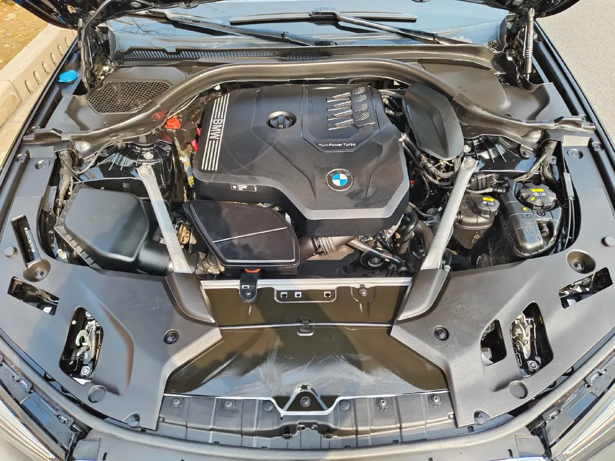 2022 BMW 5 Series 2.0T 252HP L4 8AT,autocango,china used car exporter,china ev exporter,chinese used car exporter,chinese used ev exporter