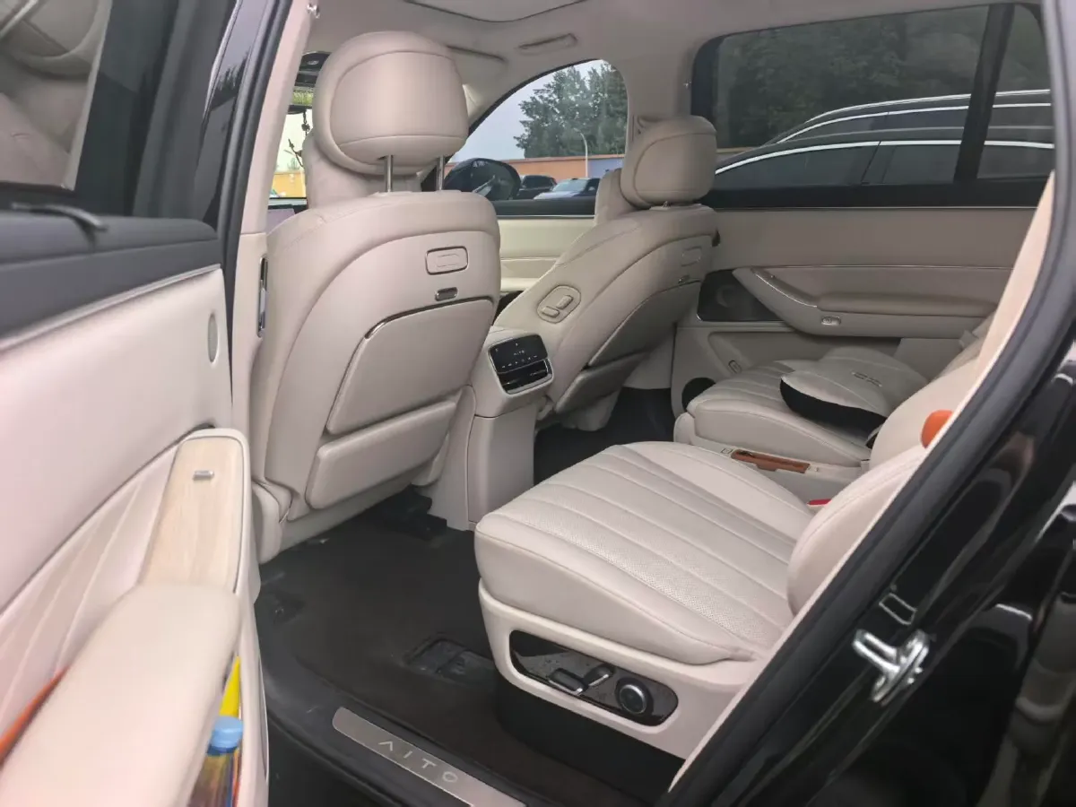 2025 AITO AITO M8 REEV 160HP REEV 53.4KWH,autocango,china used car exporter,china ev exporter,chinese used car exporter,chinese used ev exporter