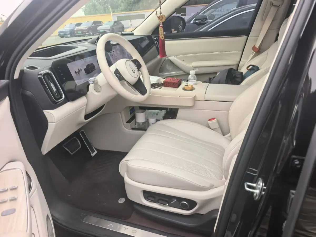 2025 AITO AITO M8 REEV 160HP REEV 53.4KWH,autocango,china used car exporter,china ev exporter,chinese used car exporter,chinese used ev exporter