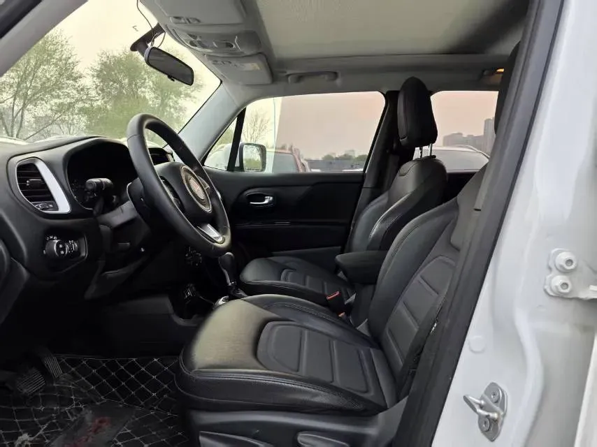 2019 Jeep Renegade 1.3T 173HP L4 7DCT,autocango,china used car exporter,china ev exporter,chinese used car exporter,chinese used ev exporter