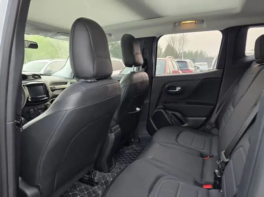 2019 Jeep Renegade 1.3T 173HP L4 7DCT,autocango,china used car exporter,china ev exporter,chinese used car exporter,chinese used ev exporter