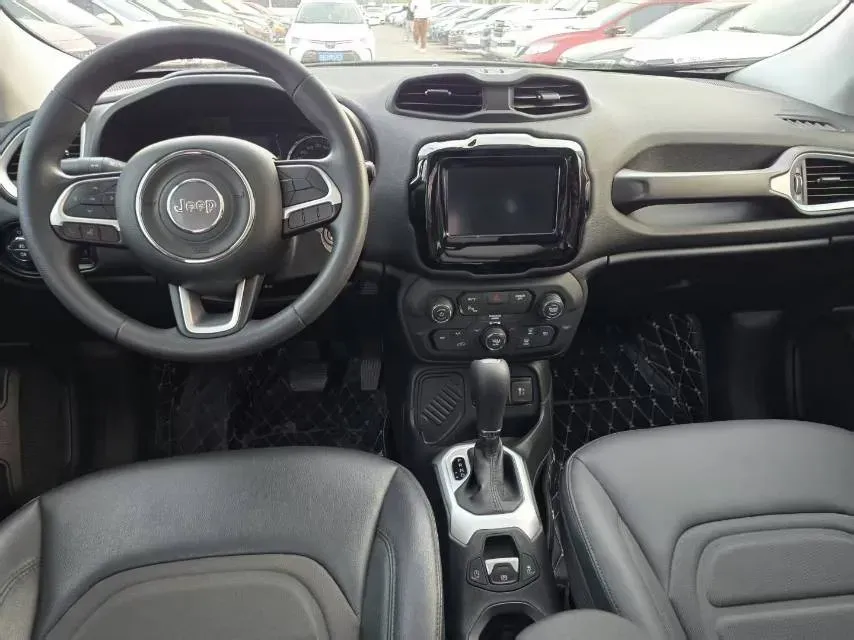 2019 Jeep Renegade 1.3T 173HP L4 7DCT,autocango,china used car exporter,china ev exporter,chinese used car exporter,chinese used ev exporter