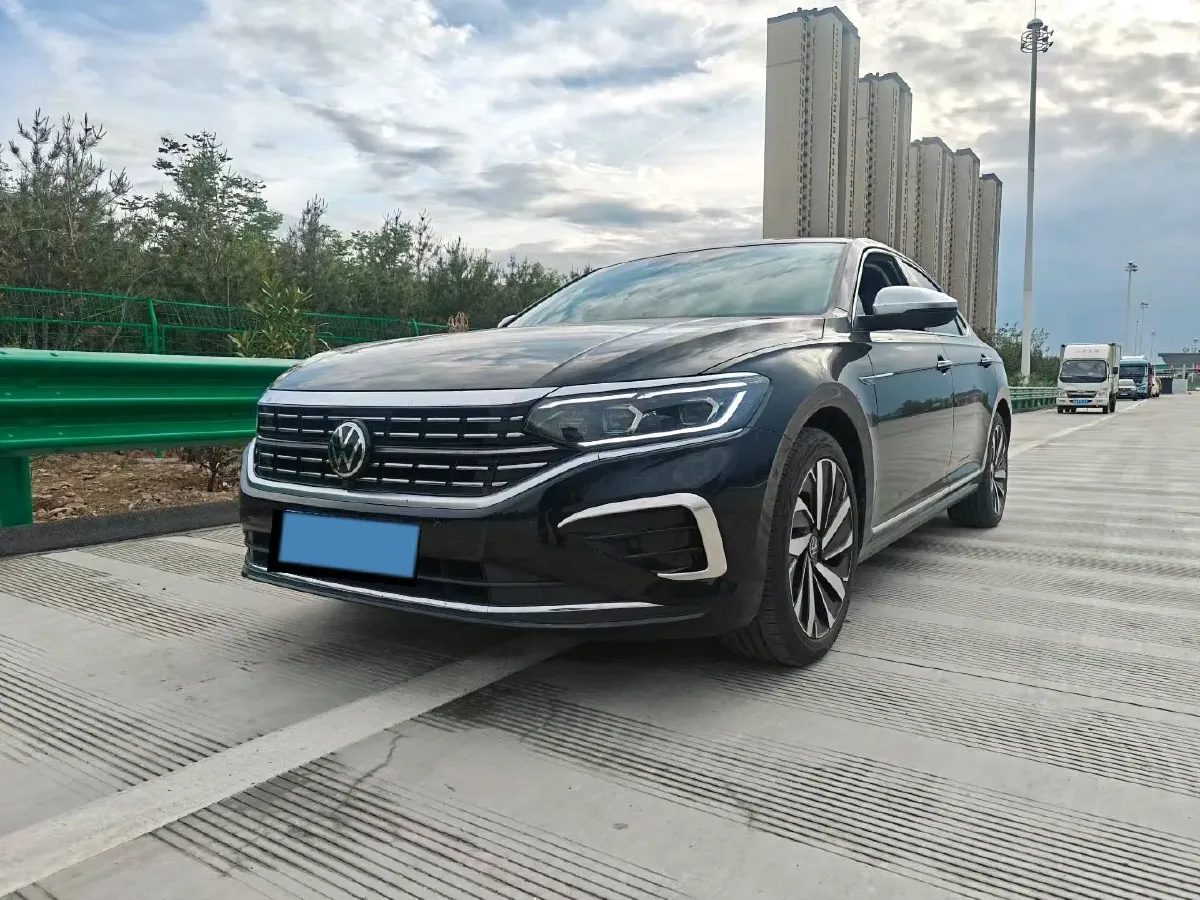 2025 Volkswagen Passat 2.0T 220HP L4 7DCT,autocango,china used car exporter,china ev exporter,chinese used car exporter,chinese used ev exporter