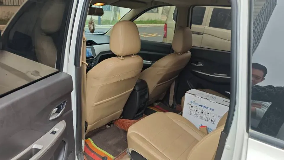 2021 WuLing HongGuang 1.5L 99HP L4 6MT,autocango,china used car exporter,china ev exporter,chinese used car exporter,chinese used ev exporter