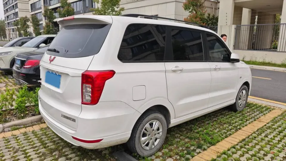 2021 WuLing HongGuang 1.5L 99HP L4 6MT,autocango,china used car exporter,china ev exporter,chinese used car exporter,chinese used ev exporter