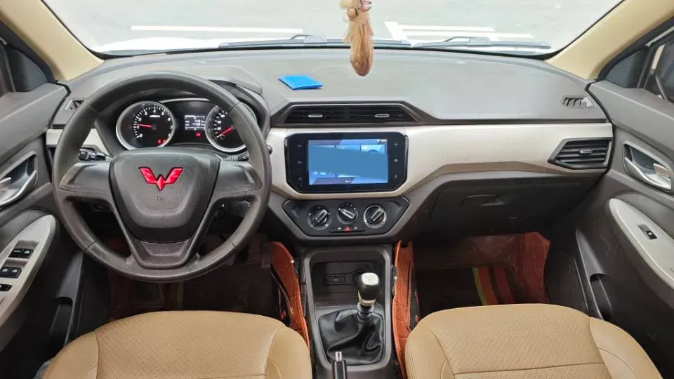 2021 WuLing HongGuang 1.5L 99HP L4 6MT,autocango,china used car exporter,china ev exporter,chinese used car exporter,chinese used ev exporter