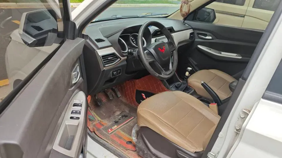 2021 WuLing HongGuang 1.5L 99HP L4 6MT,autocango,china used car exporter,china ev exporter,chinese used car exporter,chinese used ev exporter