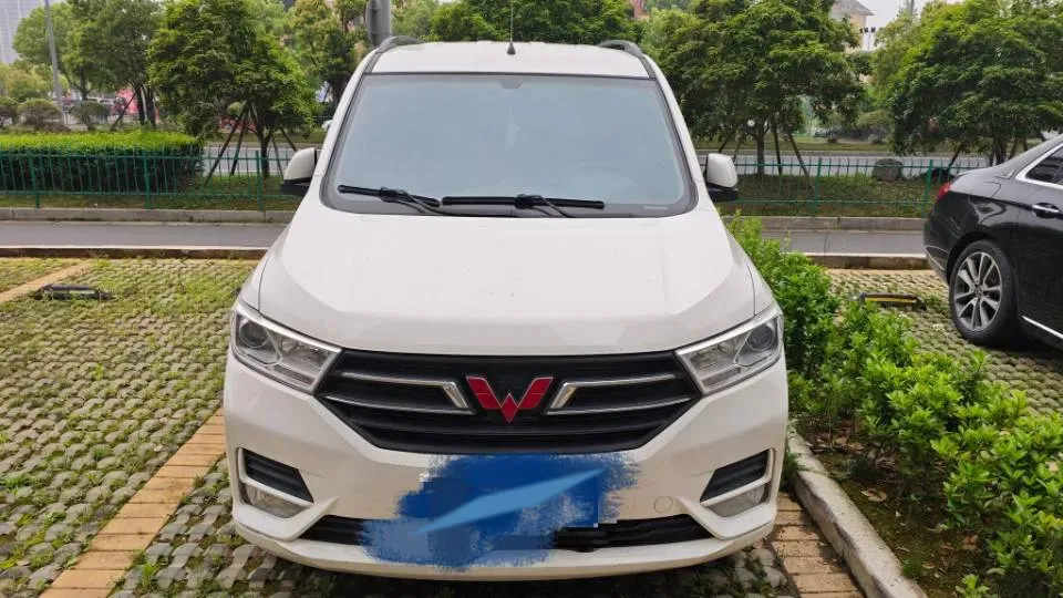 2021 WuLing HongGuang 1.5L 99HP L4 6MT,autocango,china used car exporter,china ev exporter,chinese used car exporter,chinese used ev exporter