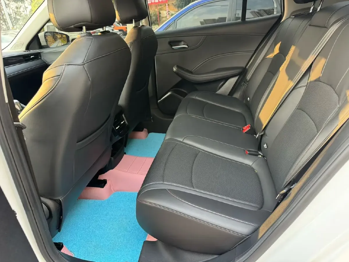 2023 Roewe i5 1.5L 129HP L4 CVT,autocango,china used car exporter,china ev exporter,chinese used car exporter,chinese used ev exporter