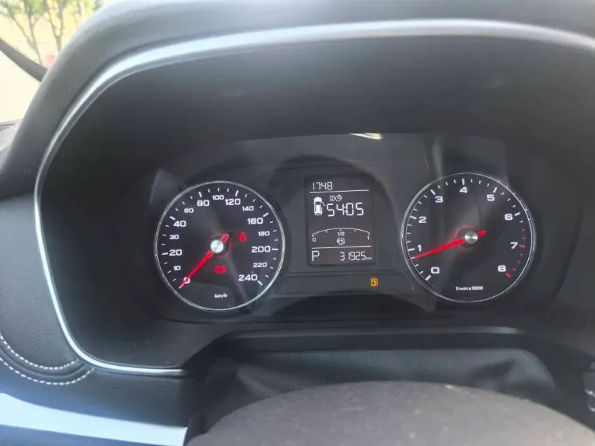 2020 Roewe i6 1.5T 169HP L4 7DCT,autocango,china used car exporter,china ev exporter,chinese used car exporter,chinese used ev exporter