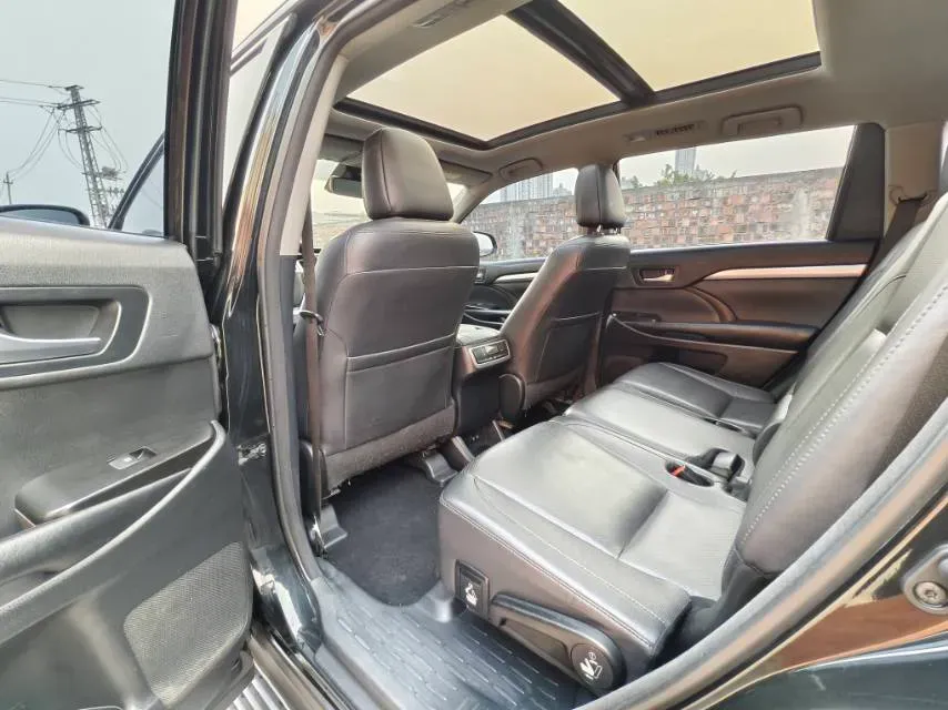 2018 Jeep Grand Commander 2.0T 265HP L4 9AT,autocango,china used car exporter,china ev exporter,chinese used car exporter,chinese used ev exporter