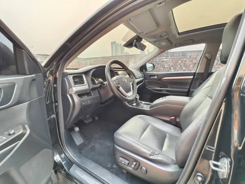 2018 Jeep Grand Commander 2.0T 265HP L4 9AT,autocango,china used car exporter,china ev exporter,chinese used car exporter,chinese used ev exporter