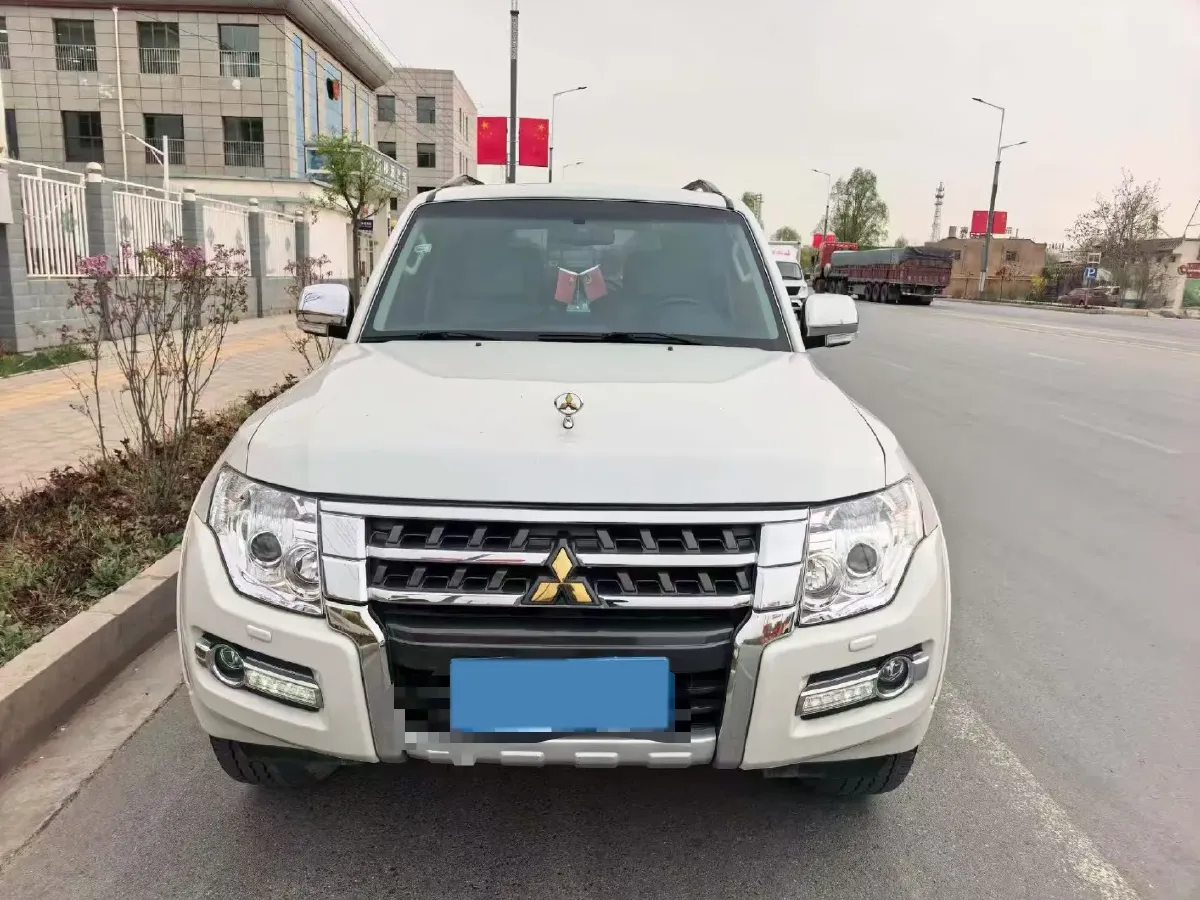 2018 Mitsubishi Pajero 3.0L 174HP V6 5AT,autocango,china used car exporter,china ev exporter,chinese used car exporter,chinese used ev exporter