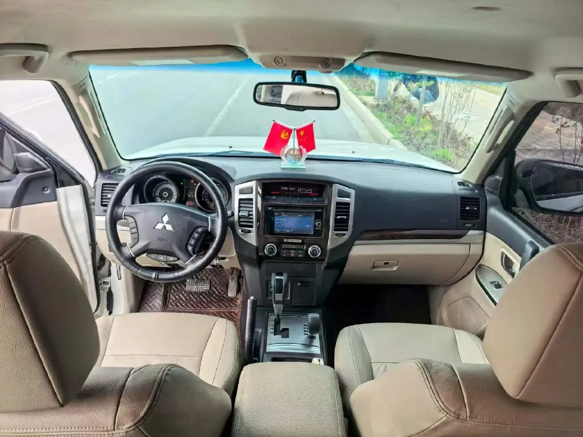 2018 Mitsubishi Pajero 3.0L 174HP V6 5AT,autocango,china used car exporter,china ev exporter,chinese used car exporter,chinese used ev exporter