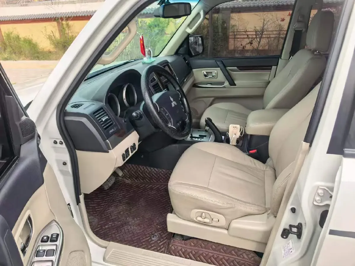2018 Mitsubishi Pajero 3.0L 174HP V6 5AT,autocango,china used car exporter,china ev exporter,chinese used car exporter,chinese used ev exporter