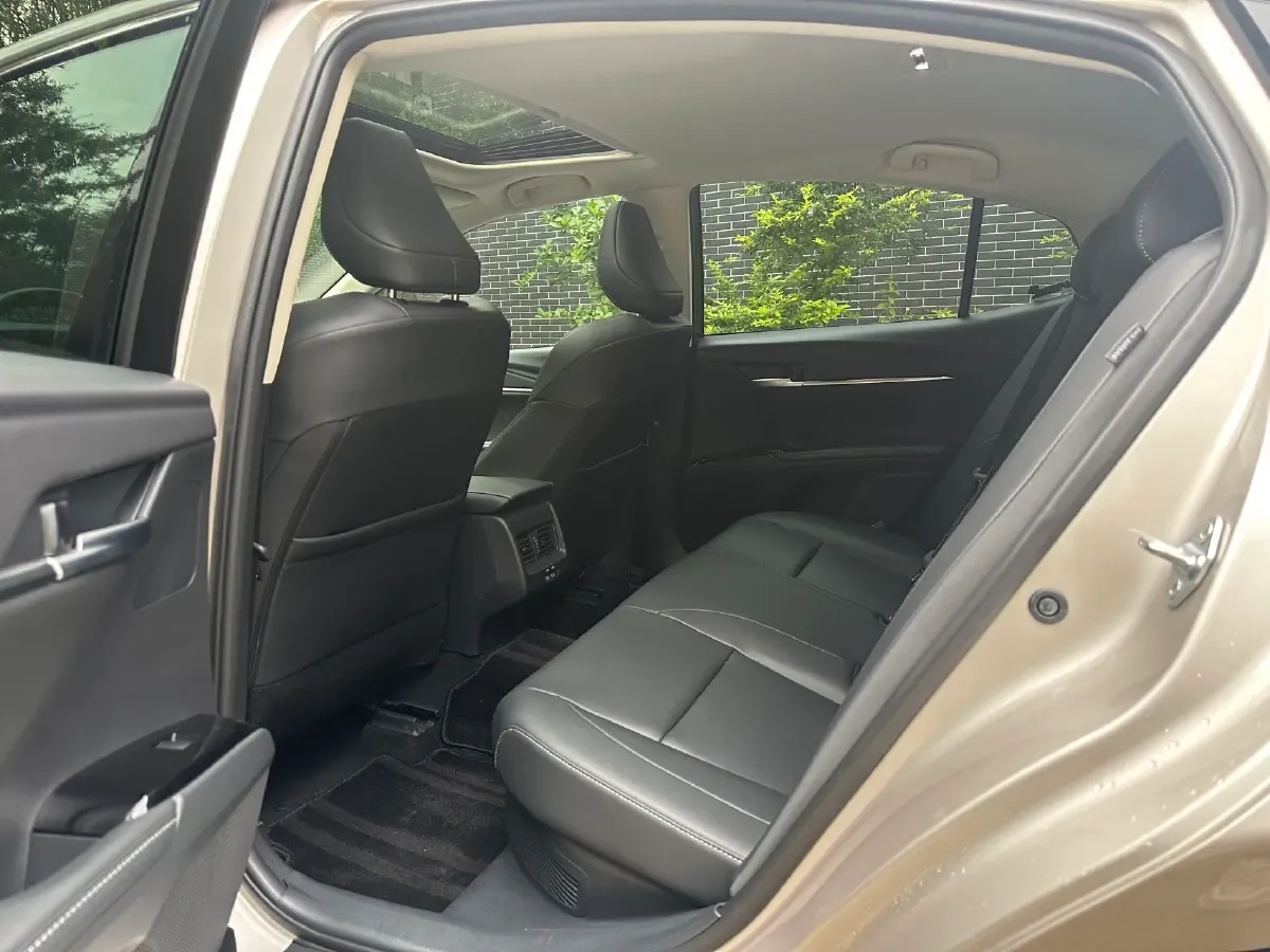 2026 Toyota Camry 2.0L 152HP L4 E-CVT Hybrid,autocango,china used car exporter,china ev exporter,chinese used car exporter,chinese used ev exporter