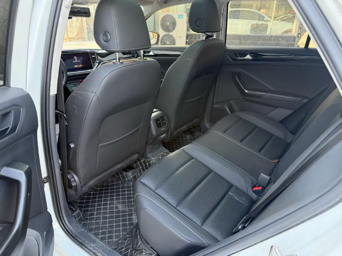 2021 Volkswagen T-Roc 1.4T 150HP L4 7DCT,autocango,china used car exporter,china ev exporter,chinese used car exporter,chinese used ev exporter