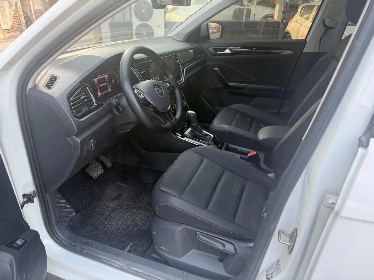 2021 Volkswagen T-Roc 1.4T 150HP L4 7DCT,autocango,china used car exporter,china ev exporter,chinese used car exporter,chinese used ev exporter