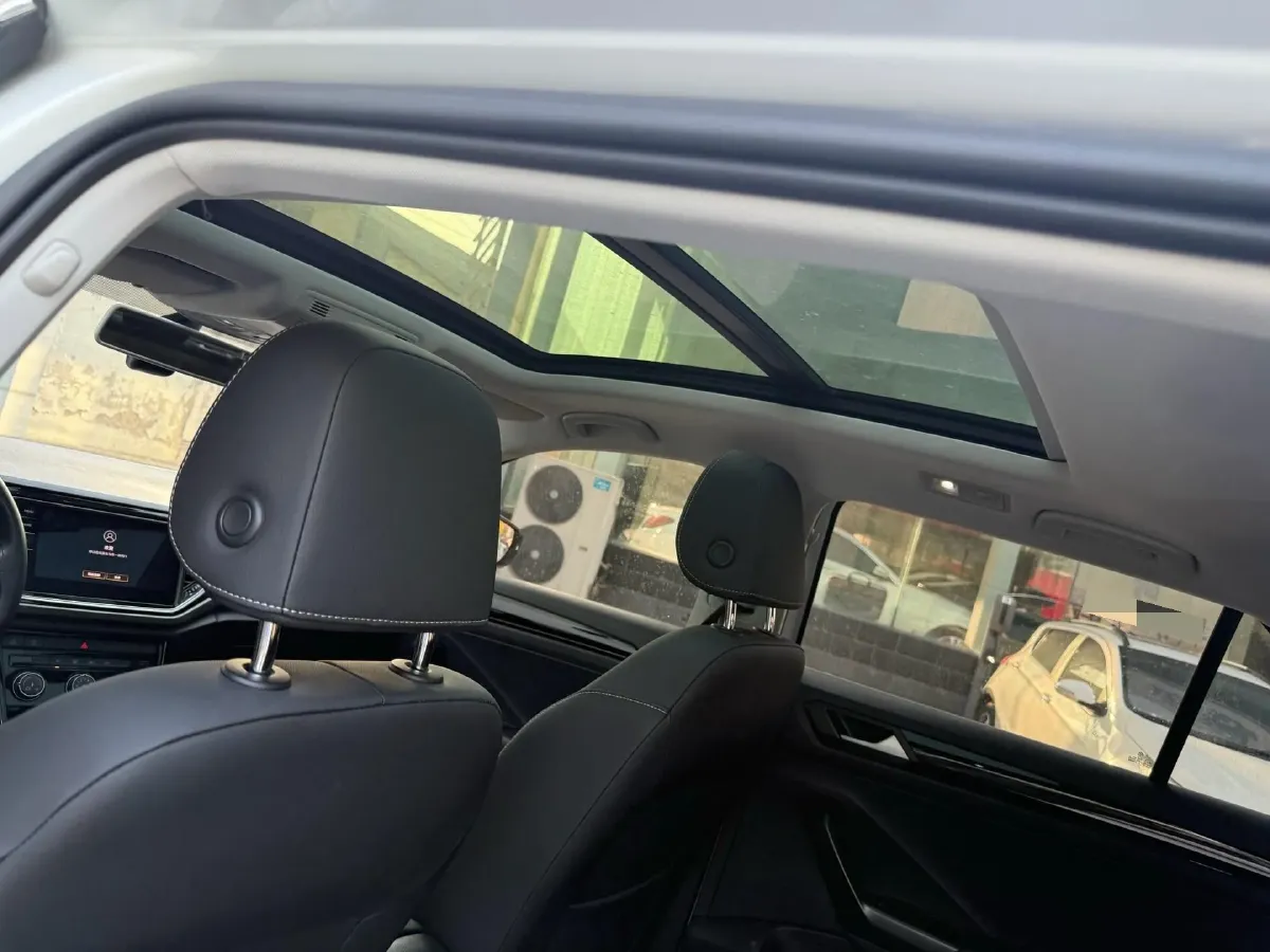 2021 Volkswagen T-Roc 1.4T 150HP L4 7DCT,autocango,china used car exporter,china ev exporter,chinese used car exporter,chinese used ev exporter