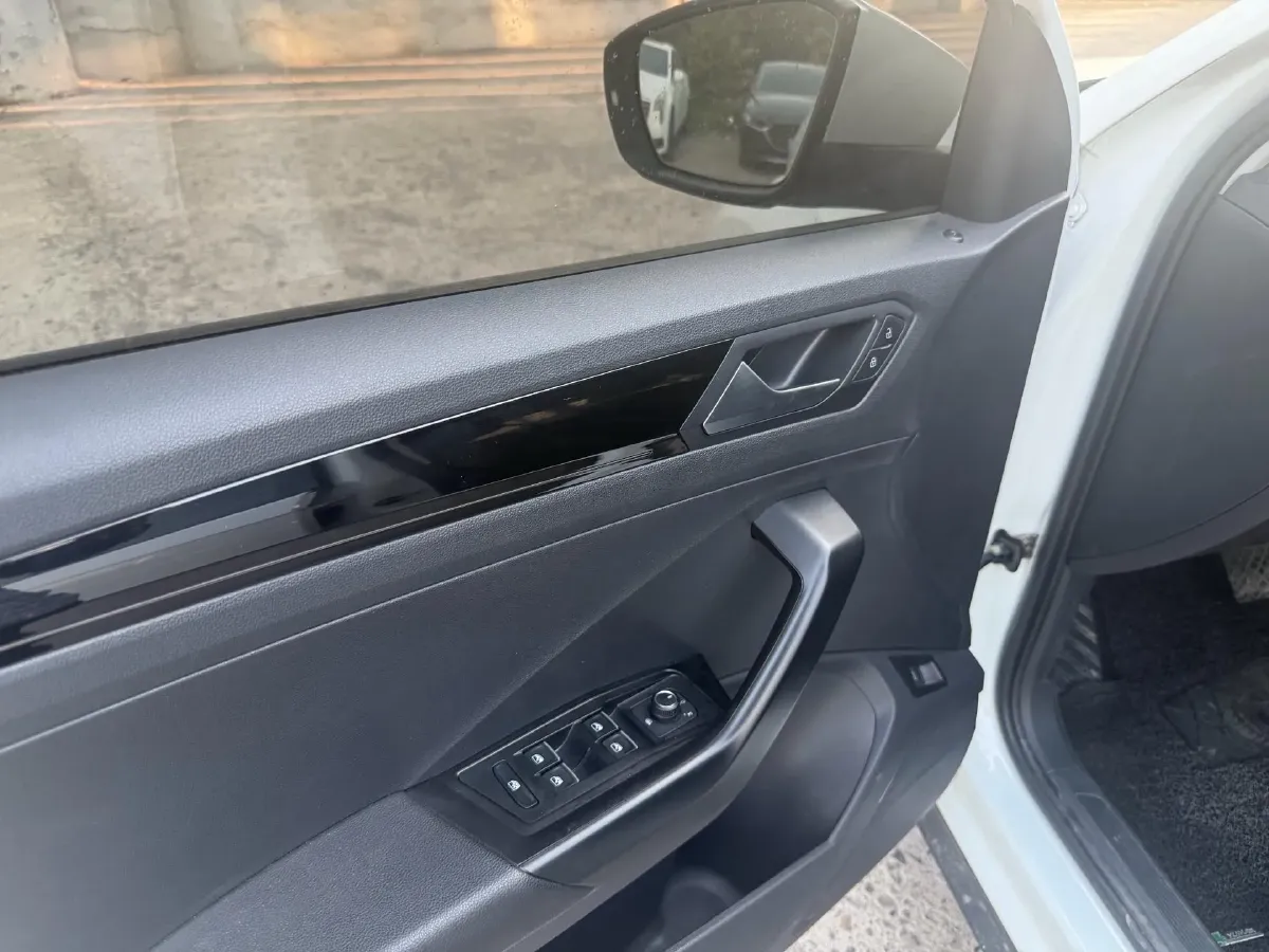 2021 Volkswagen T-Roc 1.4T 150HP L4 7DCT,autocango,china used car exporter,china ev exporter,chinese used car exporter,chinese used ev exporter