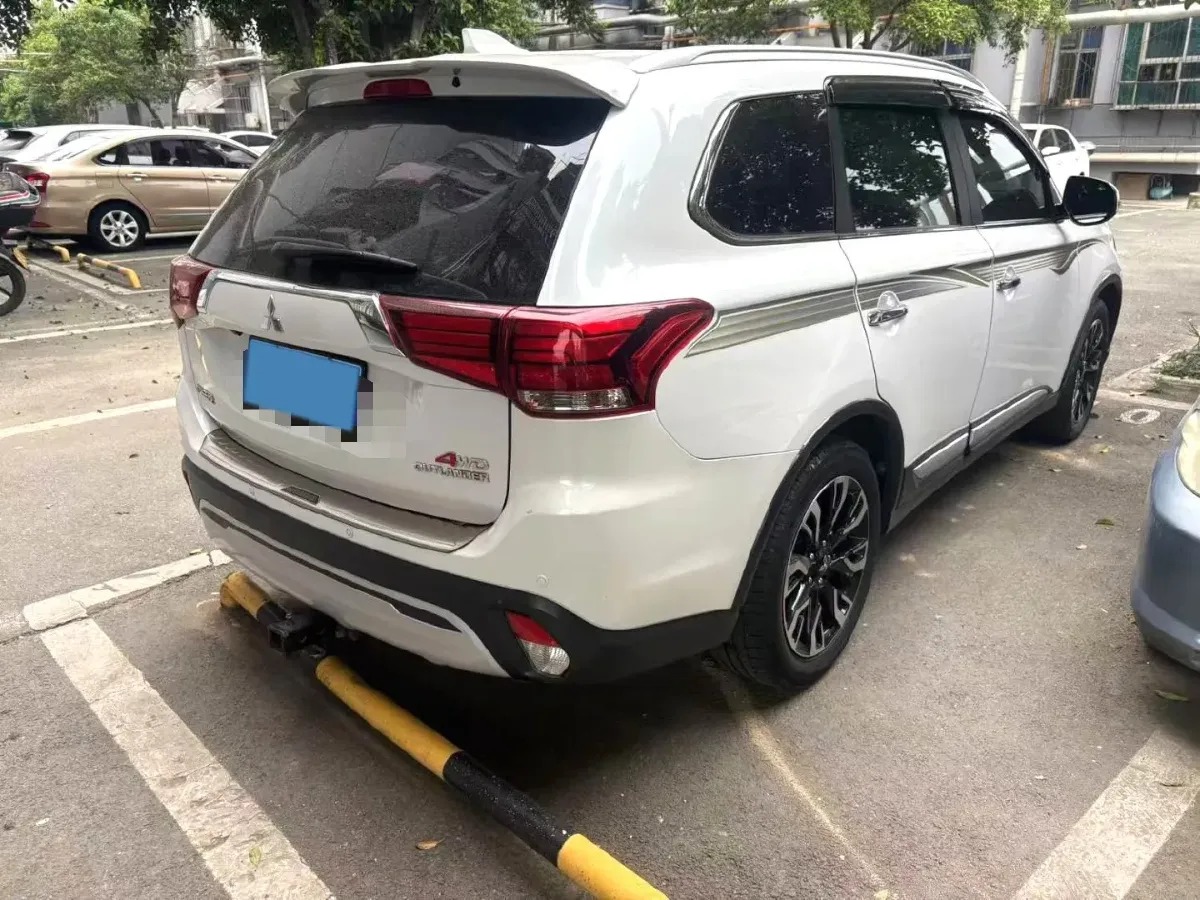 2020 Mitsubishi Outlander 2.4L 192HP L4 CVT,autocango,china used car exporter,china ev exporter,chinese used car exporter,chinese used ev exporter
