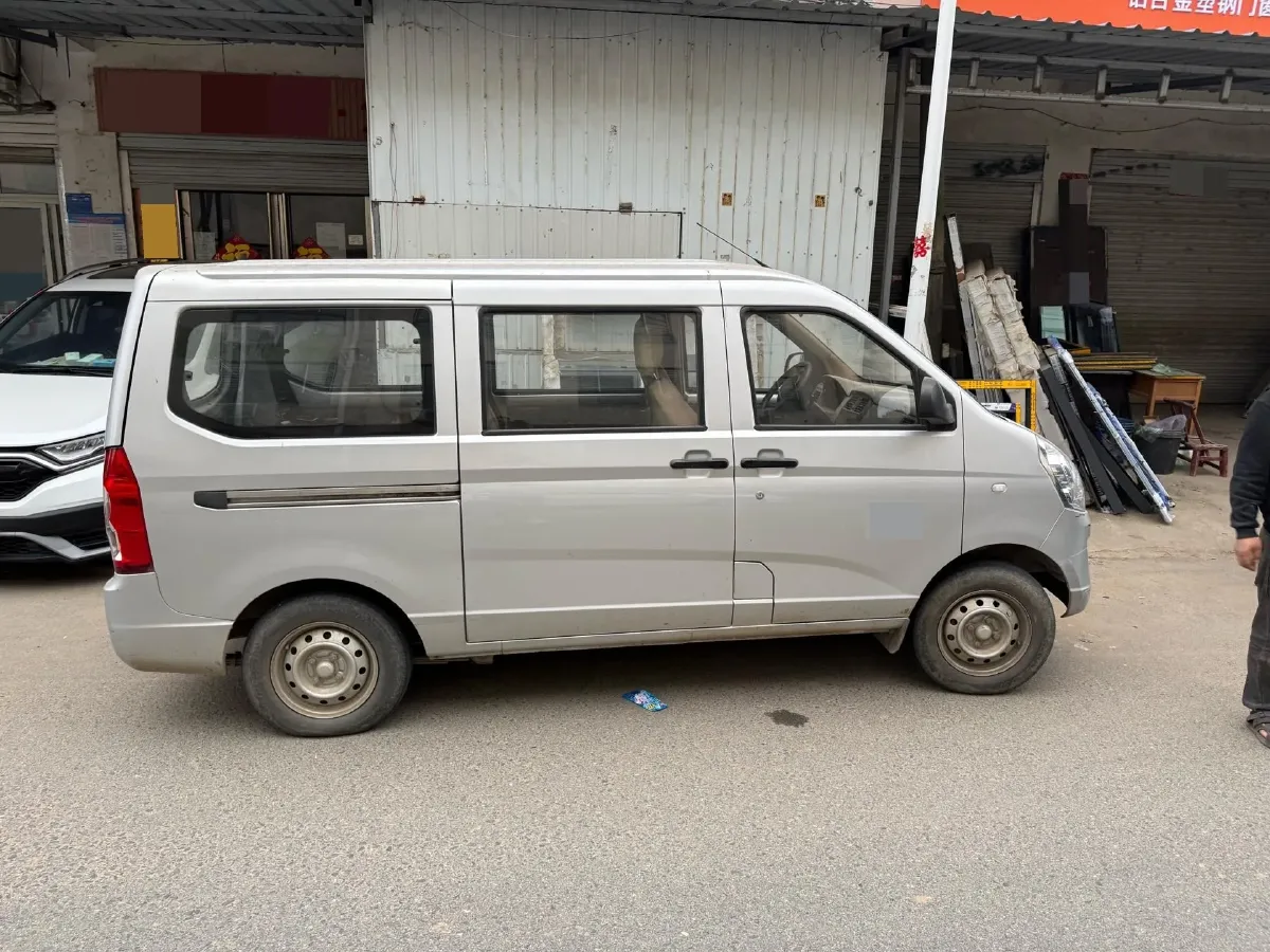 2022 WuLing RongGuang S 1.2L 76HP L4 5MT,autocango,china used car exporter,china ev exporter,chinese used car exporter,chinese used ev exporter