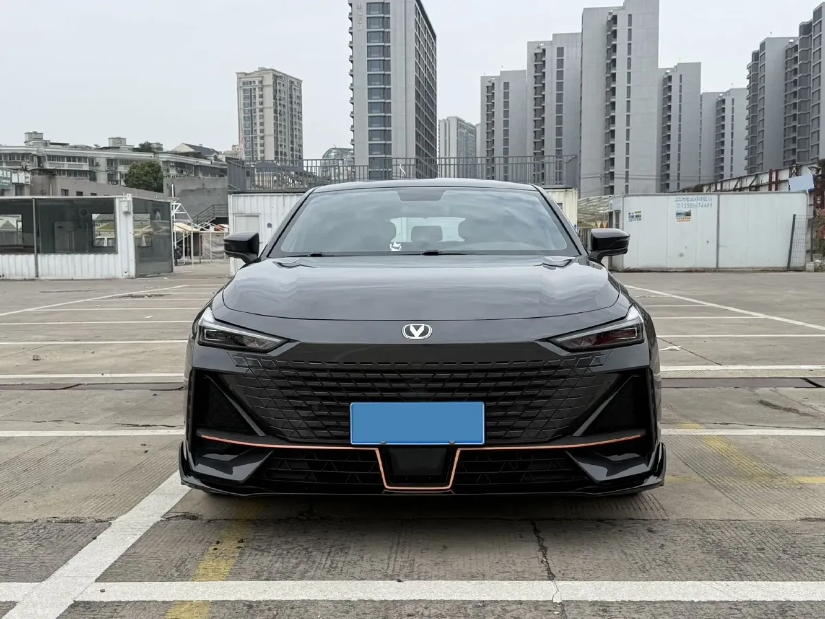 2022 ChangAn UNI-V 1.5T 188HP L4 7DCT,autocango,china used car exporter,china ev exporter,chinese used car exporter,chinese used ev exporter