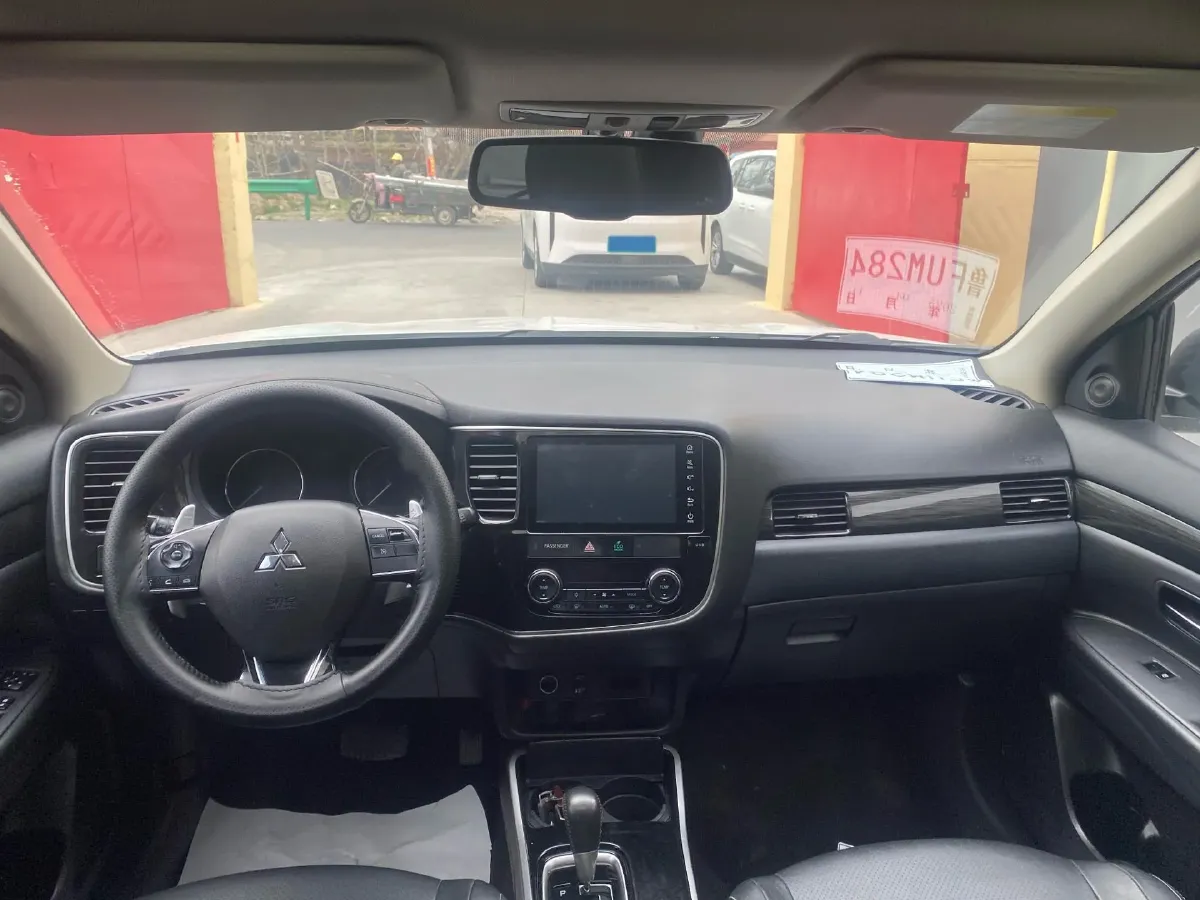 2018 Mitsubishi Outlander 2.4L 192HP L4 CVT,autocango,china used car exporter,china ev exporter,chinese used car exporter,chinese used ev exporter