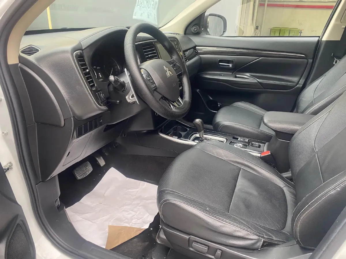 2018 Mitsubishi Outlander 2.4L 192HP L4 CVT,autocango,china used car exporter,china ev exporter,chinese used car exporter,chinese used ev exporter