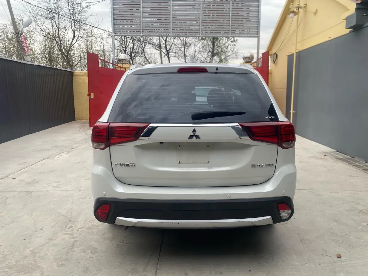 2018 Mitsubishi Outlander 2.4L 192HP L4 CVT,autocango,china used car exporter,china ev exporter,chinese used car exporter,chinese used ev exporter