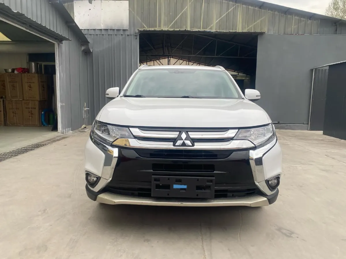 2018 Mitsubishi Outlander 2.4L 192HP L4 CVT,autocango,china used car exporter,china ev exporter,chinese used car exporter,chinese used ev exporter