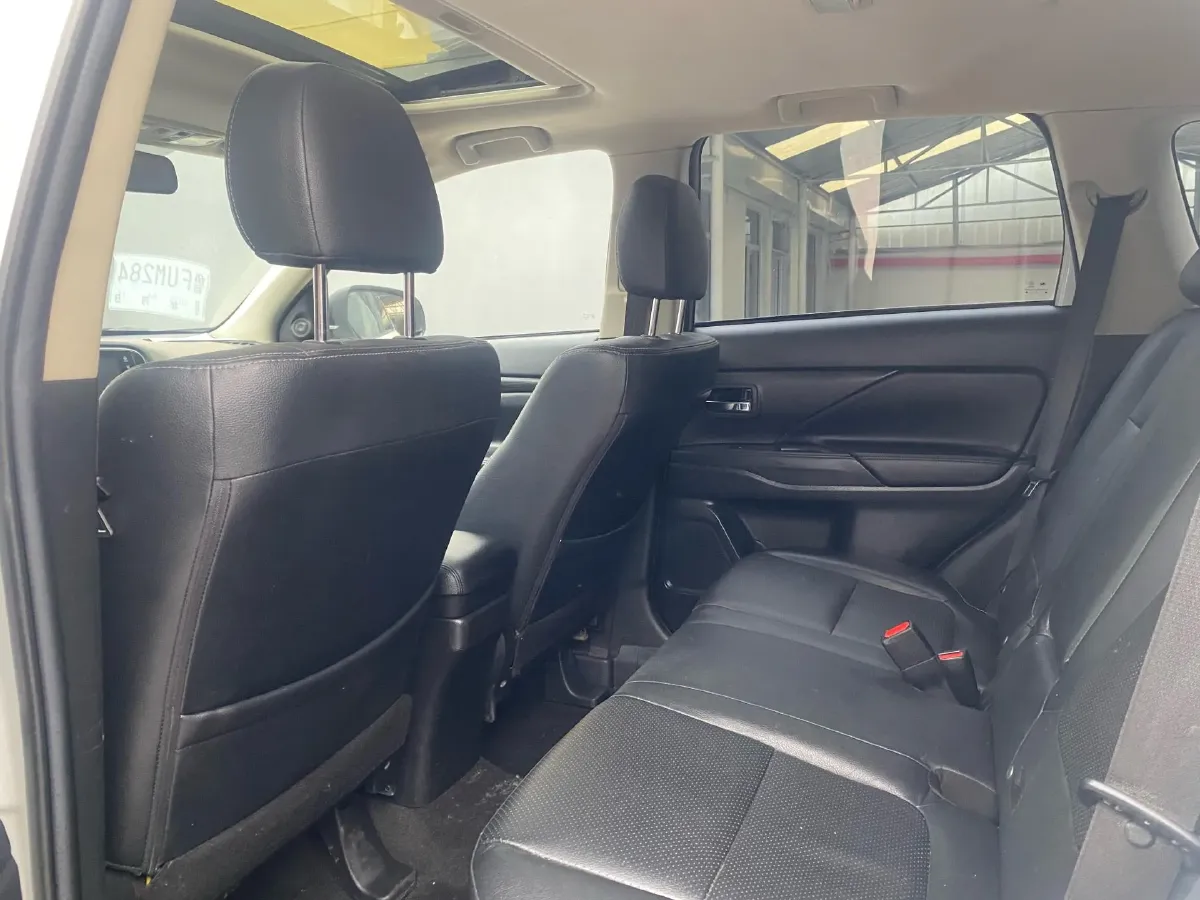 2018 Mitsubishi Outlander 2.4L 192HP L4 CVT,autocango,china used car exporter,china ev exporter,chinese used car exporter,chinese used ev exporter