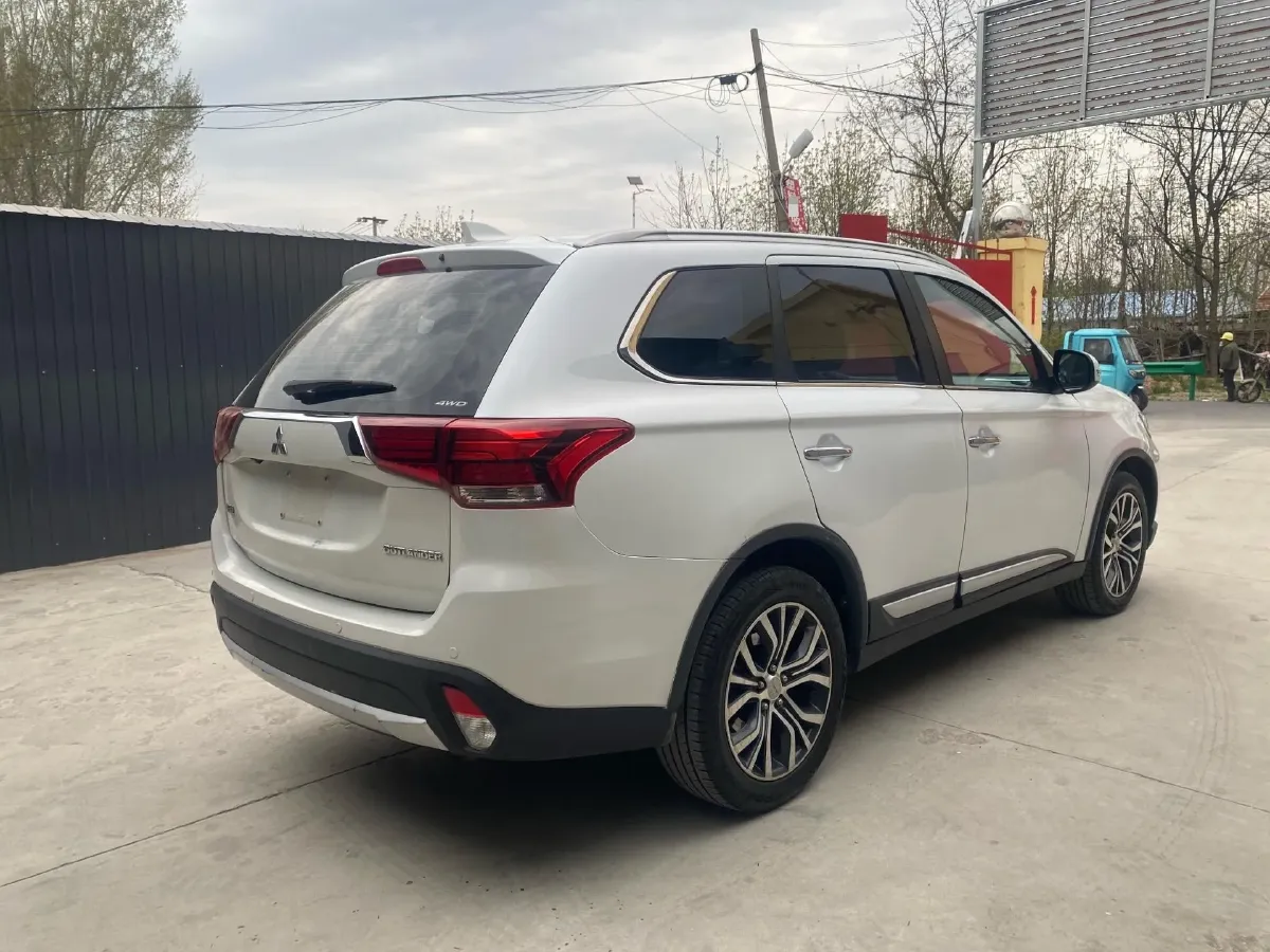2018 Mitsubishi Outlander 2.4L 192HP L4 CVT,autocango,china used car exporter,china ev exporter,chinese used car exporter,chinese used ev exporter
