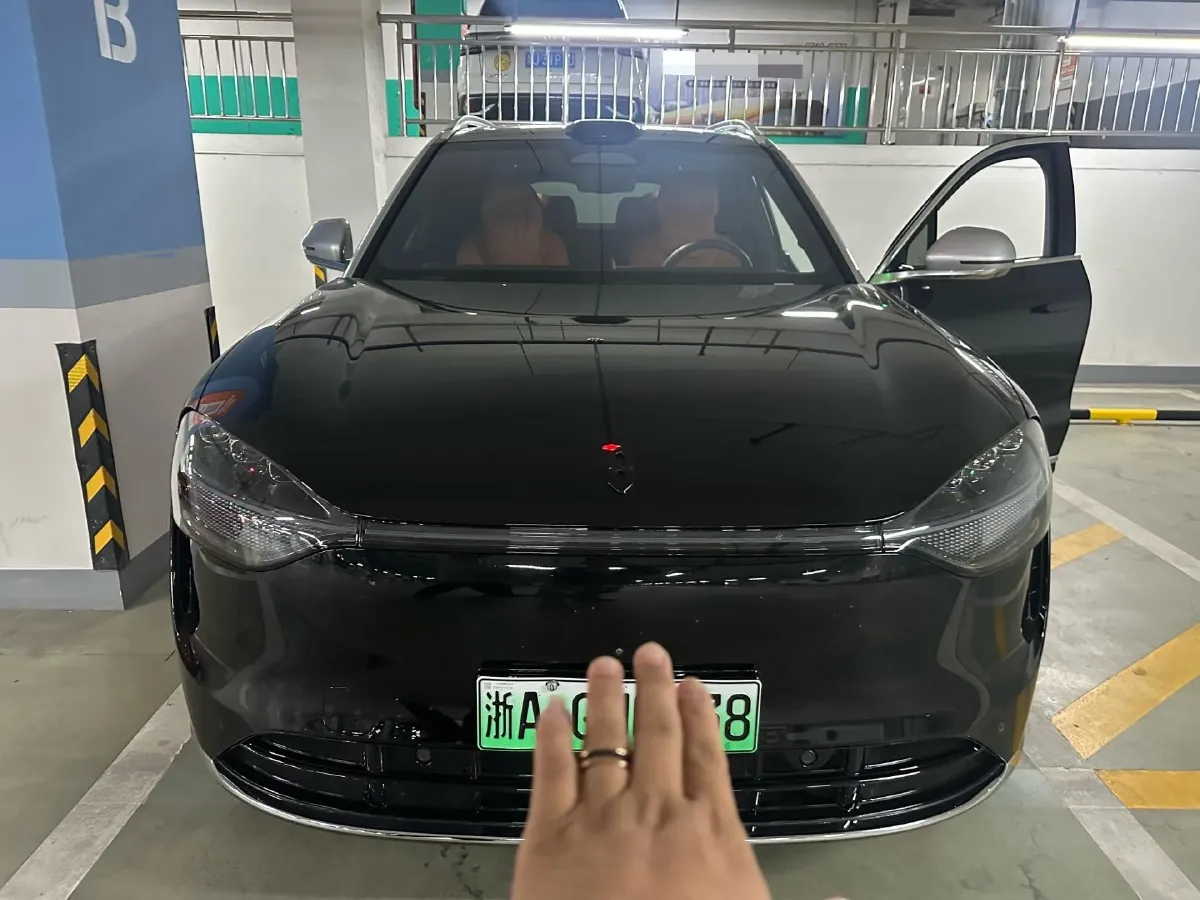 2024 AITO AITO M9 1.5T 152HP L4 REEV 42KWH,autocango,china used car exporter,china ev exporter,chinese used car exporter,chinese used ev exporter
