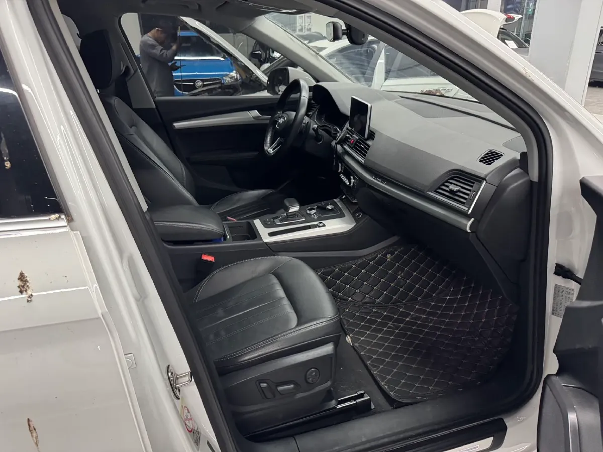 2020 Audi Q5L 2.0T 190HP L4 7DCT,autocango,china used car exporter,china ev exporter,chinese used car exporter,chinese used ev exporter