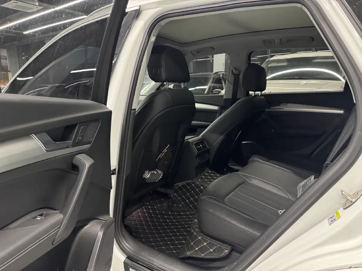 2020 Audi Q5L 2.0T 190HP L4 7DCT,autocango,china used car exporter,china ev exporter,chinese used car exporter,chinese used ev exporter