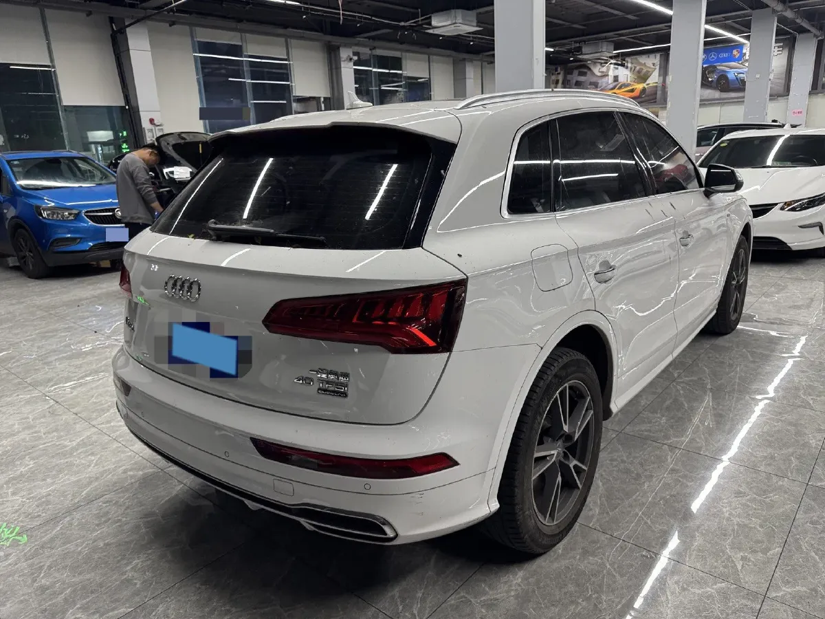 2020 Audi Q5L 2.0T 190HP L4 7DCT,autocango,china used car exporter,china ev exporter,chinese used car exporter,chinese used ev exporter