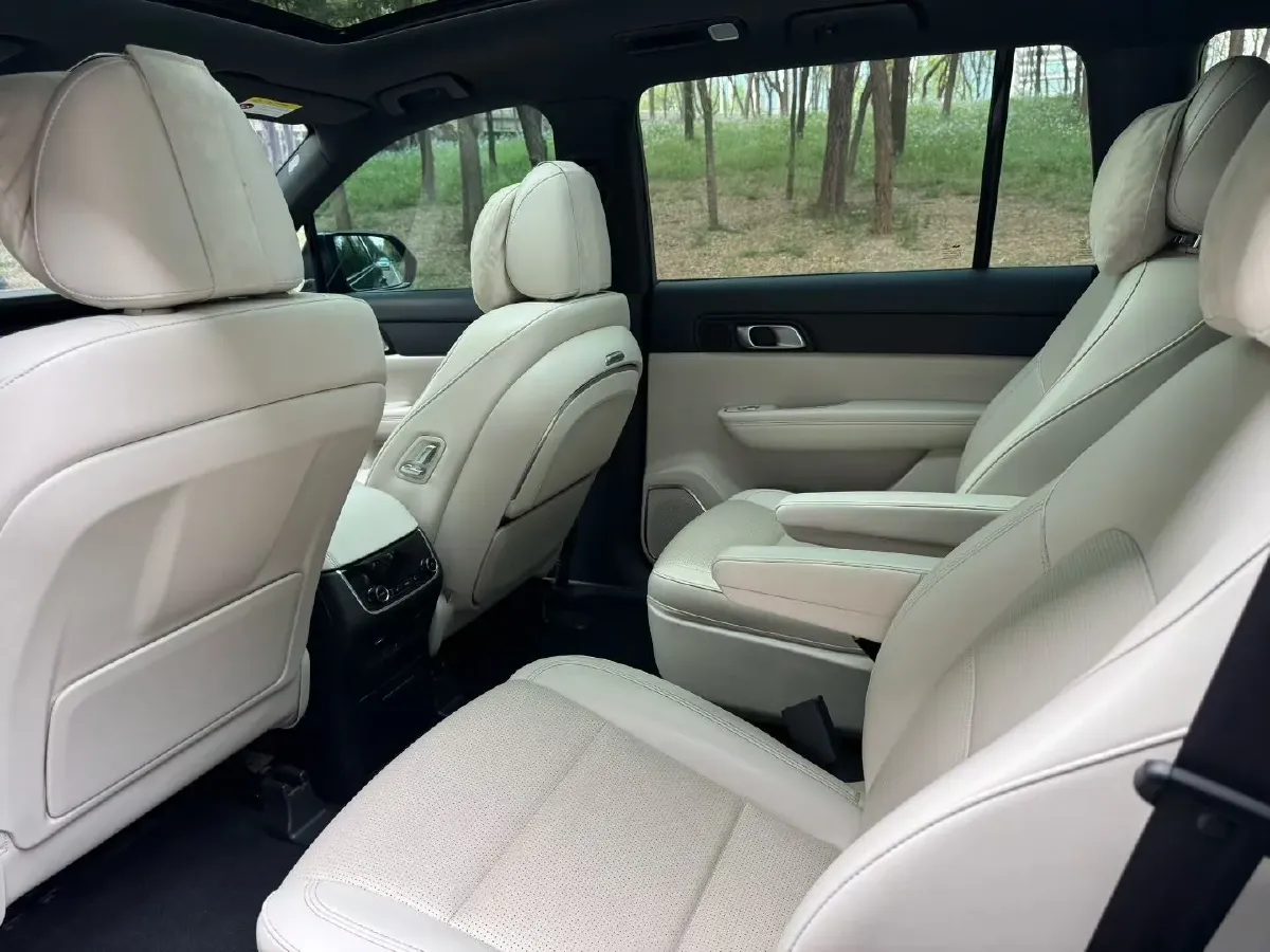 2021 Li ONE Range Extended 131HP REEV 40.5KWH,autocango,china used car exporter,china ev exporter,chinese used car exporter,chinese used ev exporter