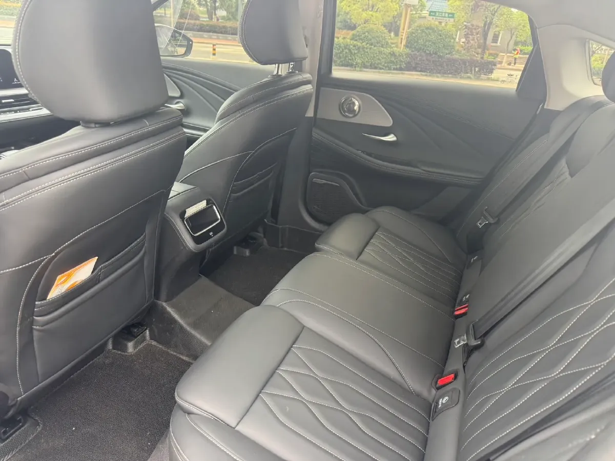 2025 Chery Arrizo 8 Pro 1.6T 197HP L4 7DCT,autocango,china used car exporter,china ev exporter,chinese used car exporter,chinese used ev exporter