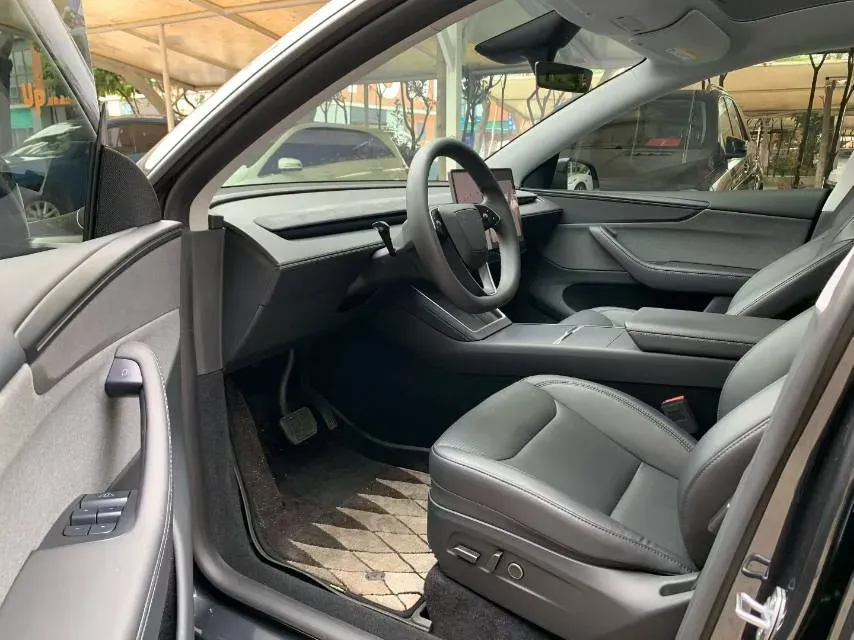 2025 Tesla Model Y BEV 62.5KWH,autocango,china used car exporter,china ev exporter,chinese used car exporter,chinese used ev exporter