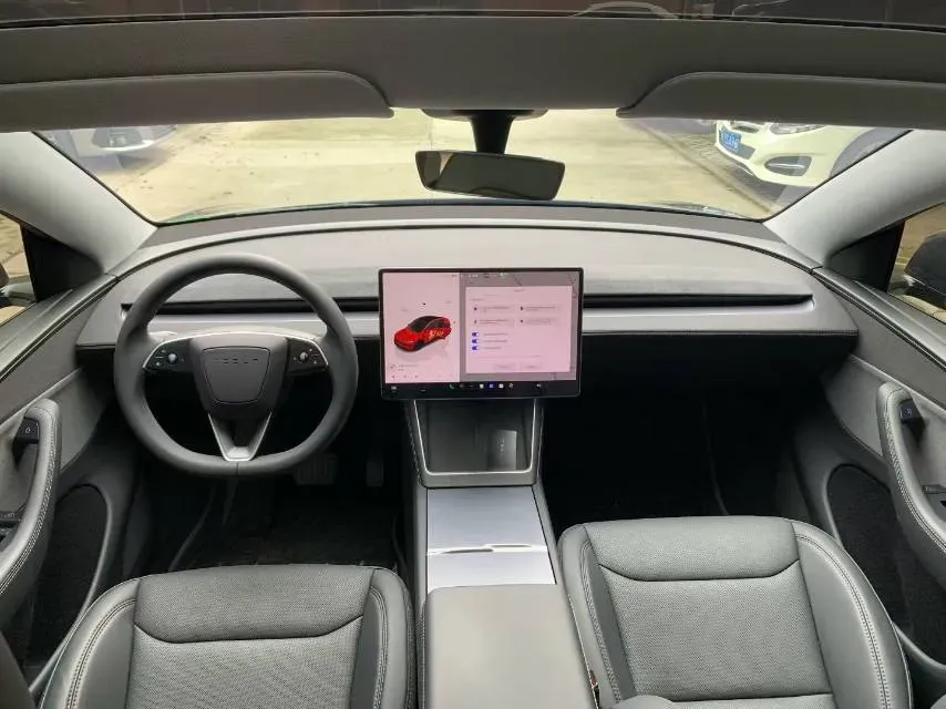 2025 Tesla Model Y BEV 62.5KWH,autocango,china used car exporter,china ev exporter,chinese used car exporter,chinese used ev exporter