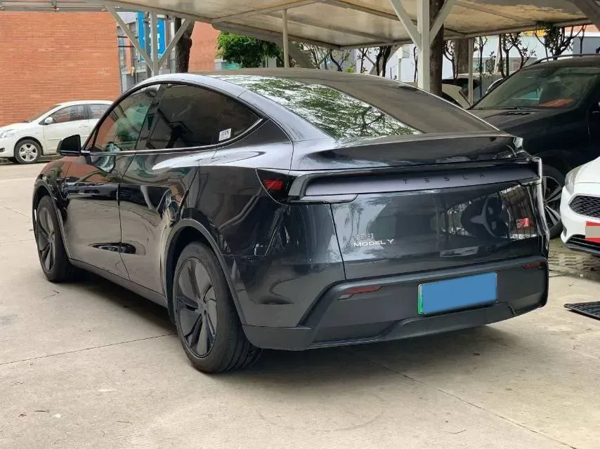 2025 Tesla Model Y BEV 62.5KWH,autocango,china used car exporter,china ev exporter,chinese used car exporter,chinese used ev exporter