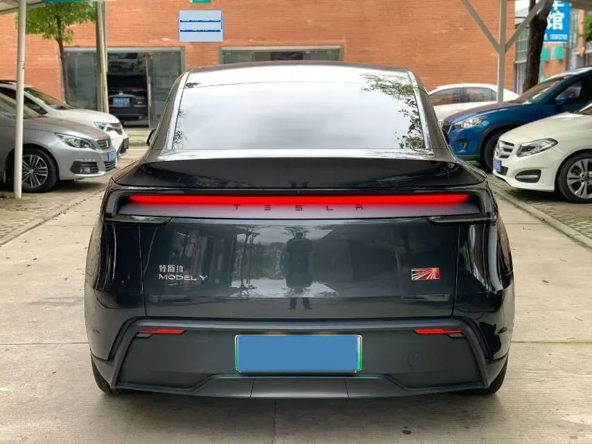 2025 Tesla Model Y BEV 62.5KWH,autocango,china used car exporter,china ev exporter,chinese used car exporter,chinese used ev exporter