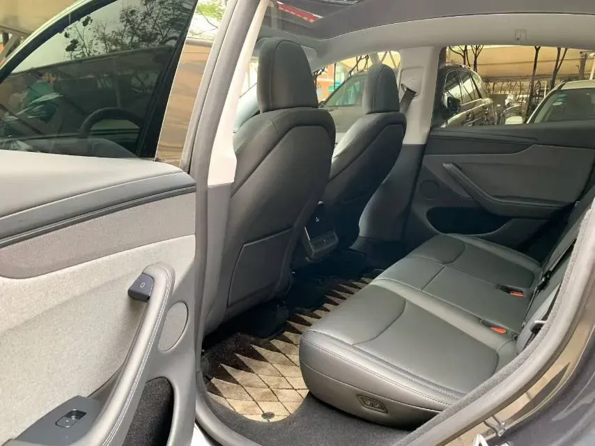 2025 Tesla Model Y BEV 62.5KWH,autocango,china used car exporter,china ev exporter,chinese used car exporter,chinese used ev exporter